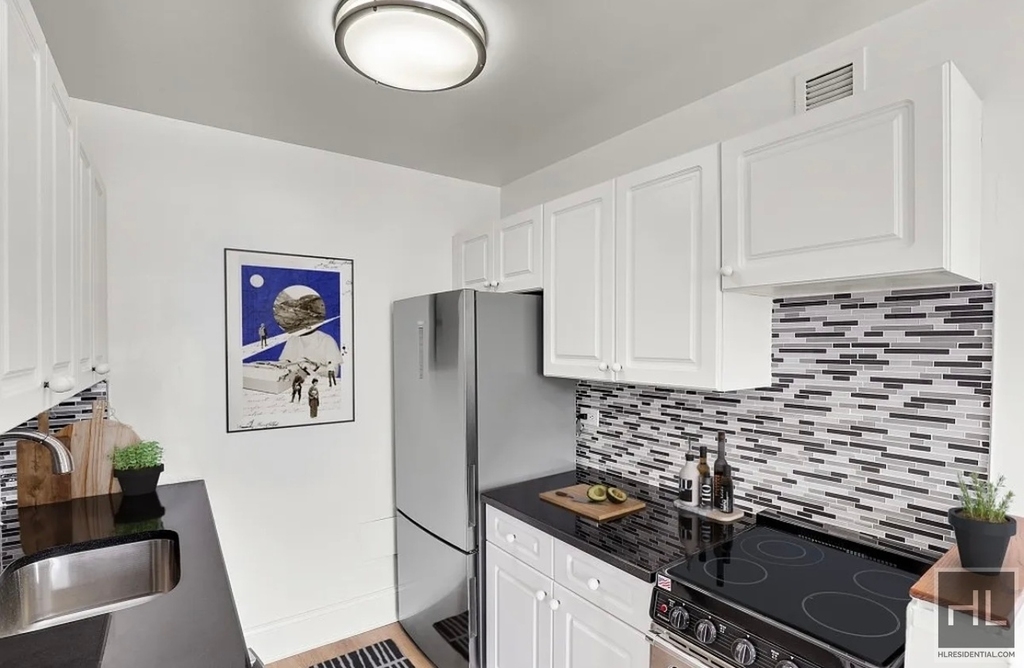 Lexington Avenue - Photo 1