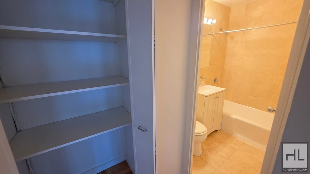 East 49 Street - Photo 5