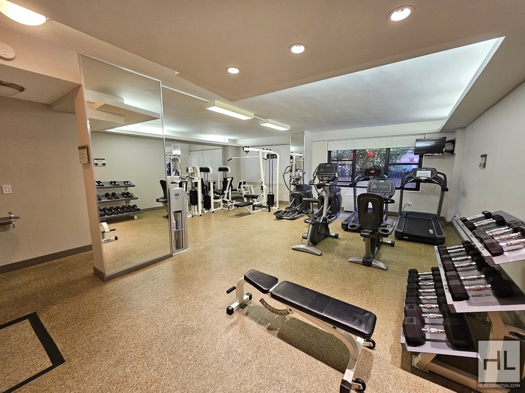East 49 Street - Photo 7