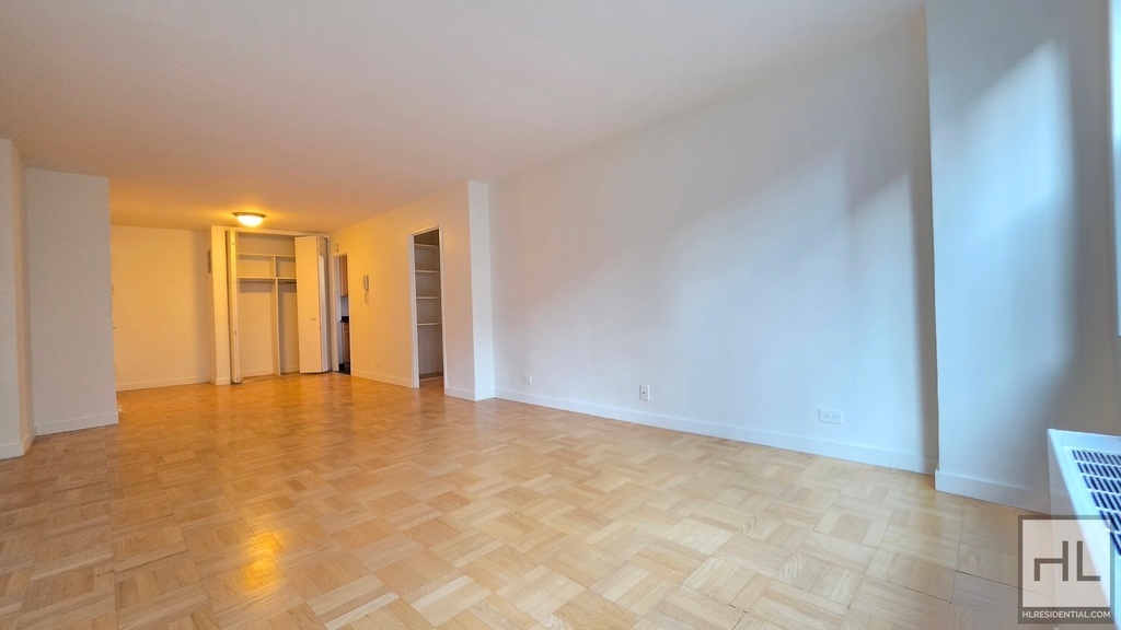 East 49 Street - Photo 2