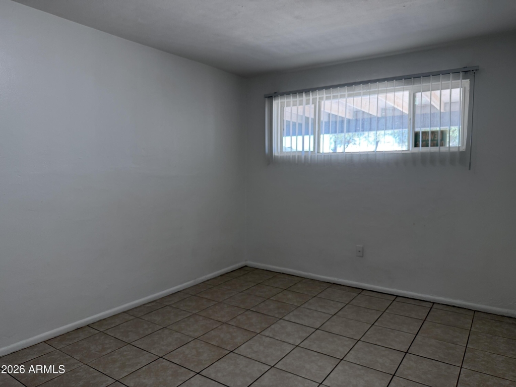 200 W Hill Drive - Photo 3