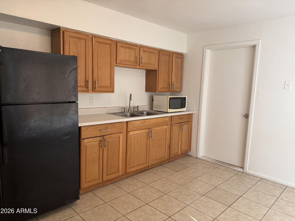 200 W Hill Drive - Photo 9