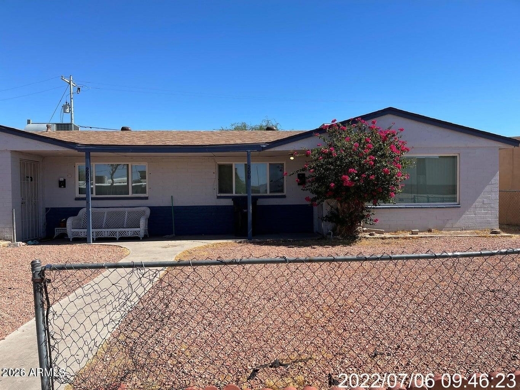 200 W Hill Drive - Photo 0