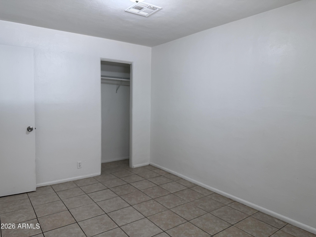 200 W Hill Drive - Photo 4