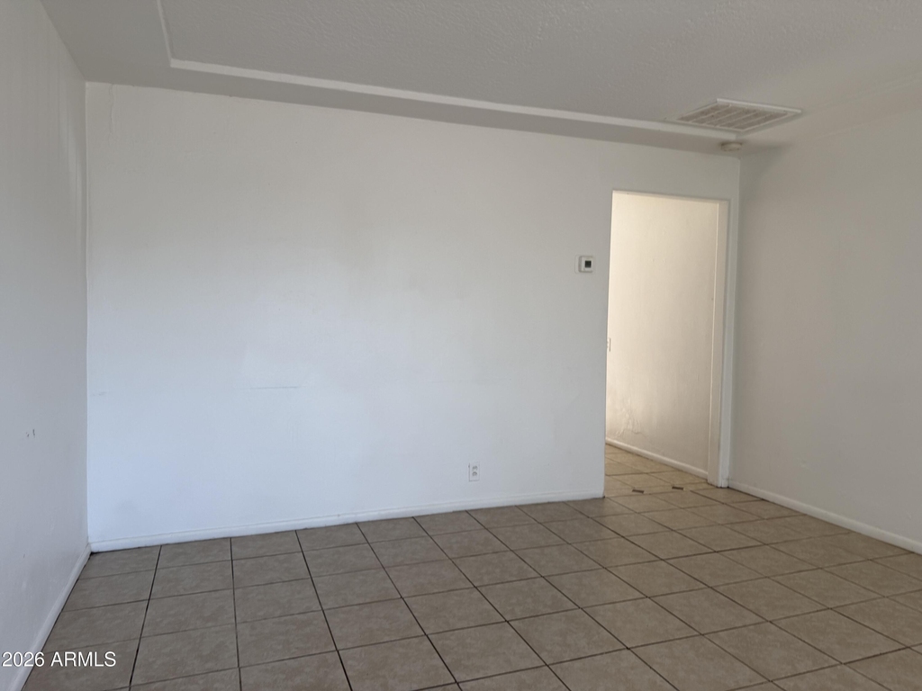 200 W Hill Drive - Photo 2