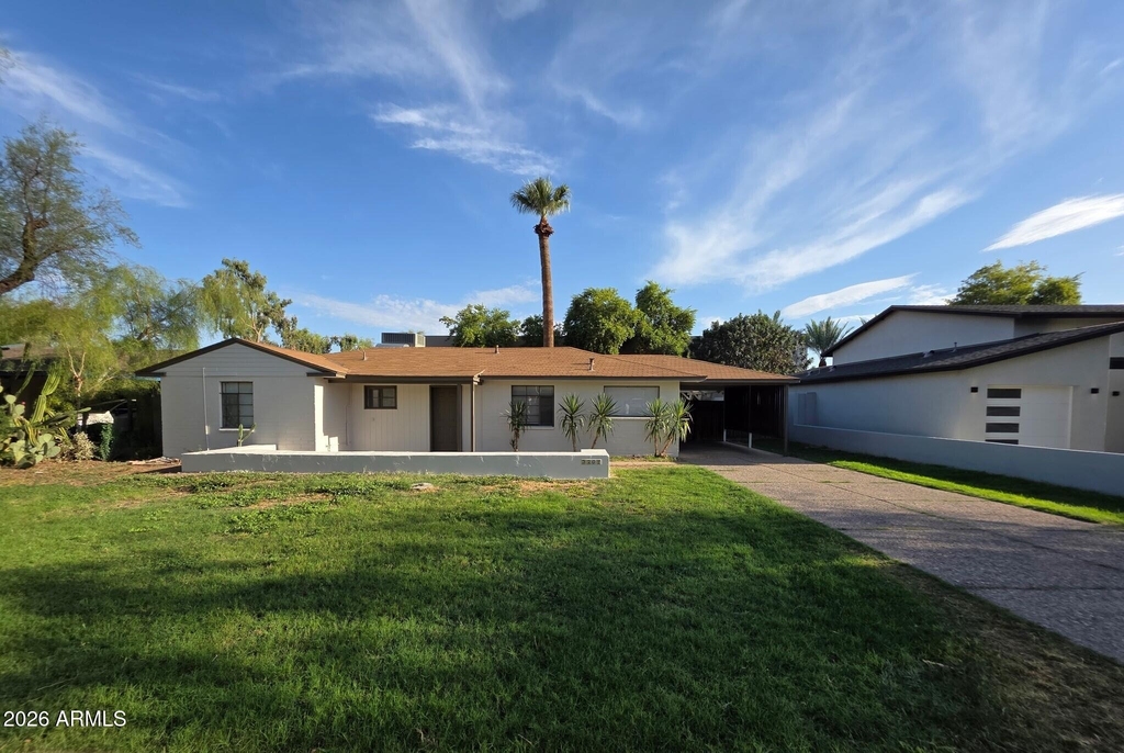 3207 E Medlock Drive - Photo 0