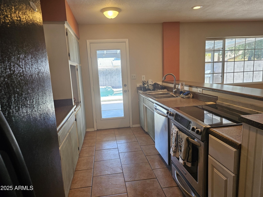 1409 E Alameda Drive - Photo 16