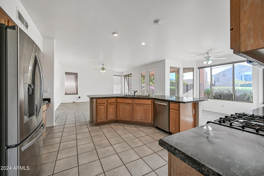 4633 E Robin Lane - Photo 11