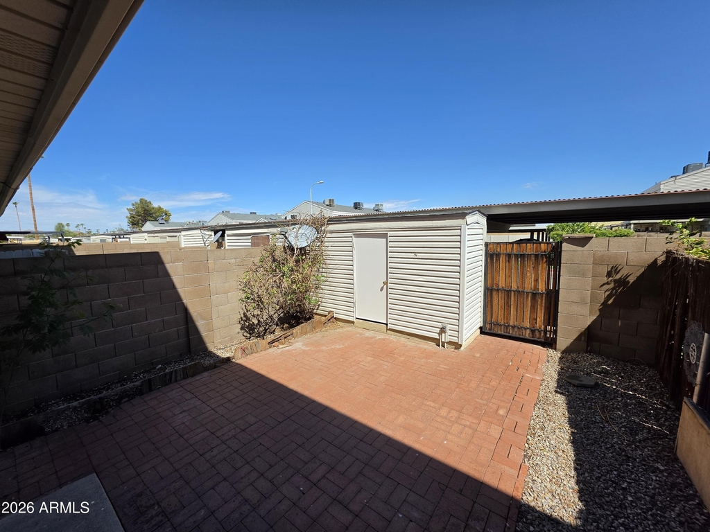 731 E Vaughn Drive - Photo 20