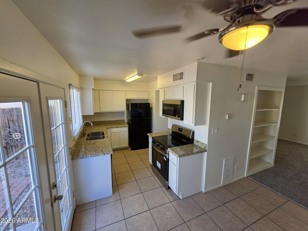 731 E Vaughn Drive - Photo 2