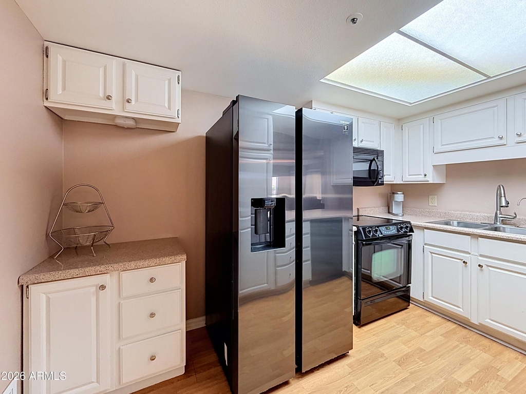 10330 W Thunderbird Boulevard - Photo 2