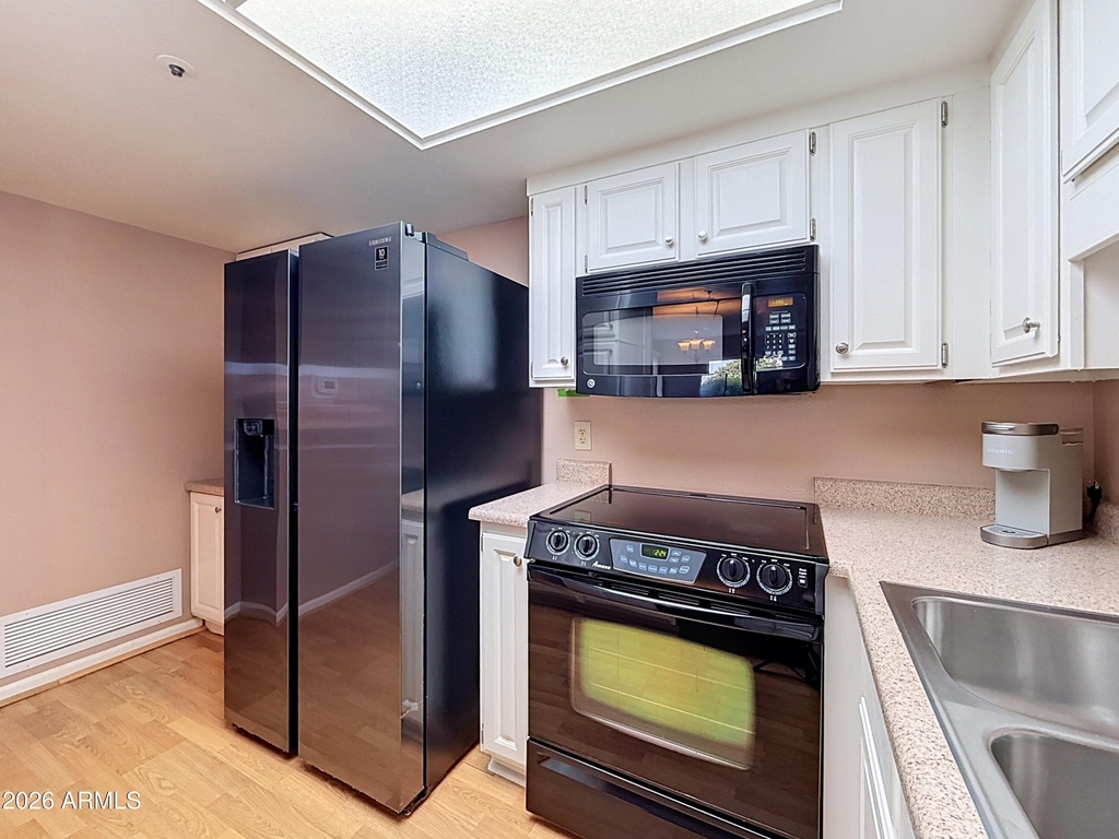 10330 W Thunderbird Boulevard - Photo 10