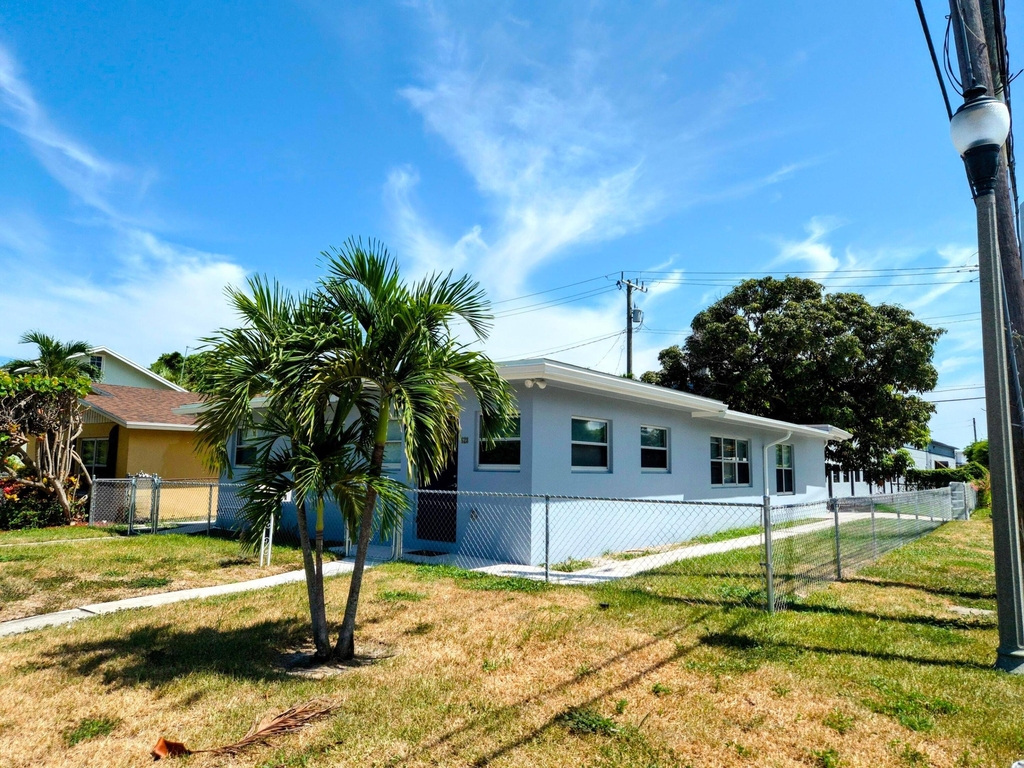 628 Monroe Drive - Photo 1