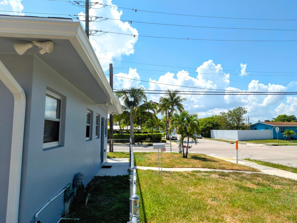 628 Monroe Drive - Photo 13