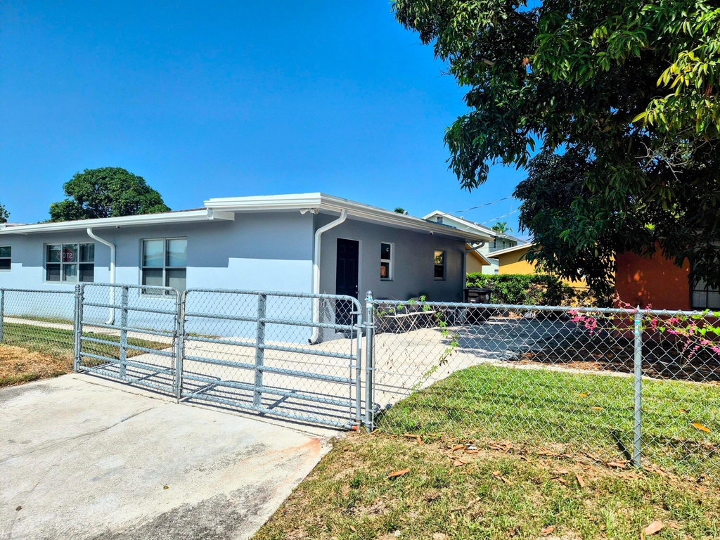 628 Monroe Drive - Photo 14