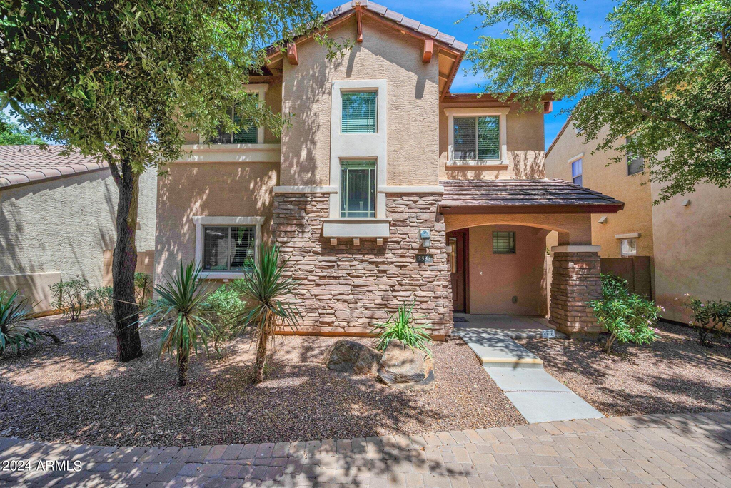 2532 E Vermont Drive - Photo 0