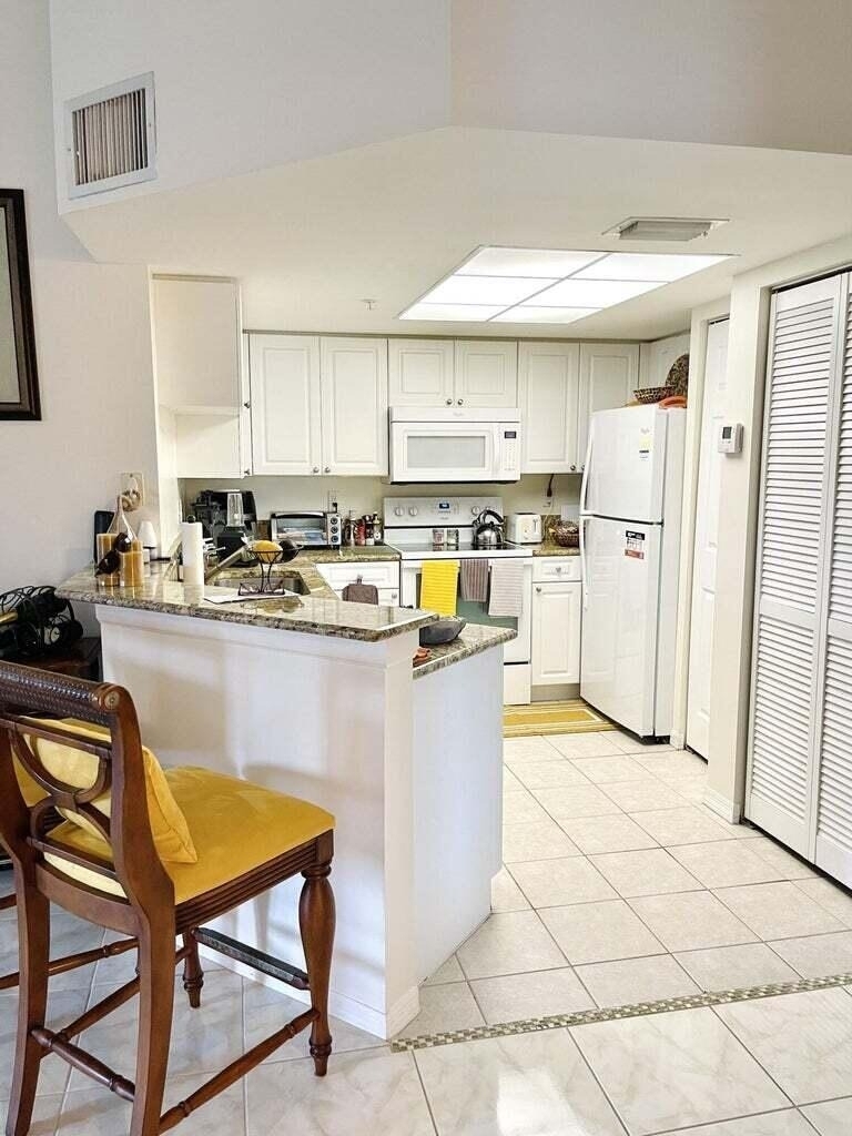 300 Crestwood Court N - Photo 1