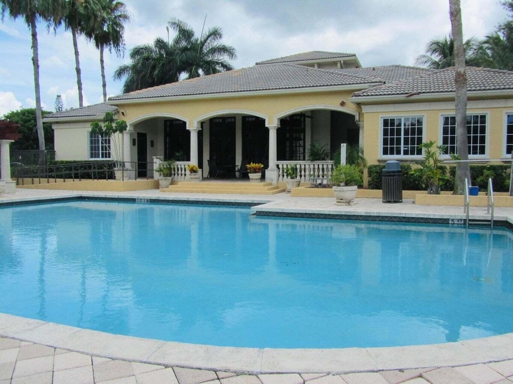 300 Crestwood Court N - Photo 9