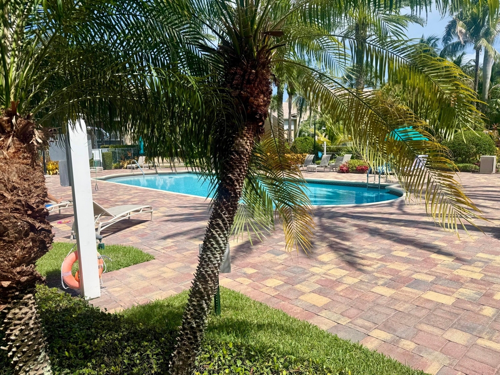 284 Village Boulevard - Photo 10