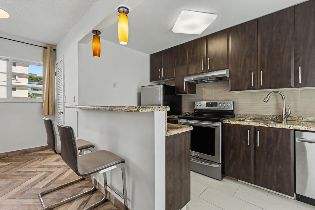 1340 Lincoln Road - Photo 3