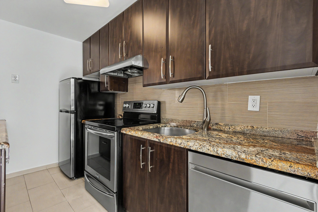 1340 Lincoln Road - Photo 2