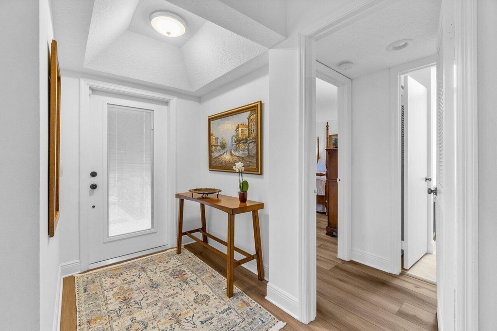 401 Brackenwood Lane S - Photo 0