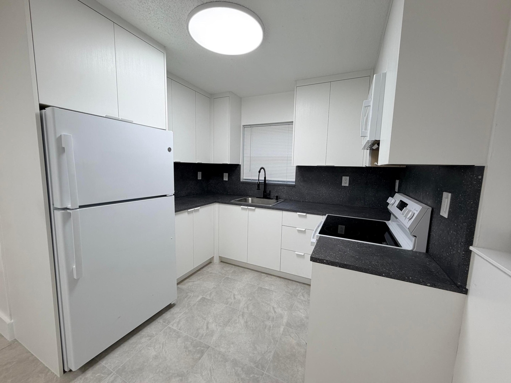 220 Nw 12th Court - Photo 1