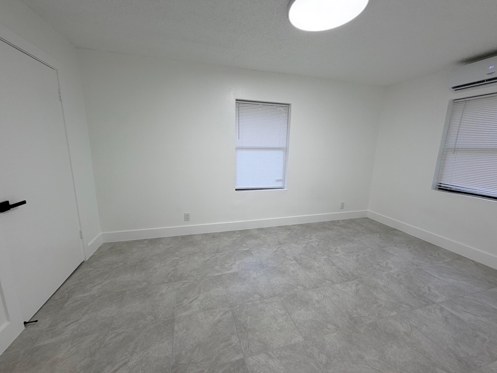 220 Nw 12th Court - Photo 5
