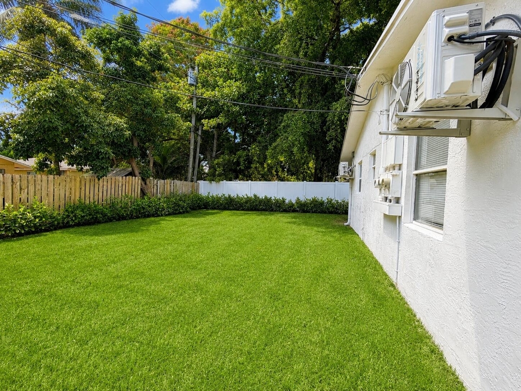 220 Nw 12th Court - Photo 6