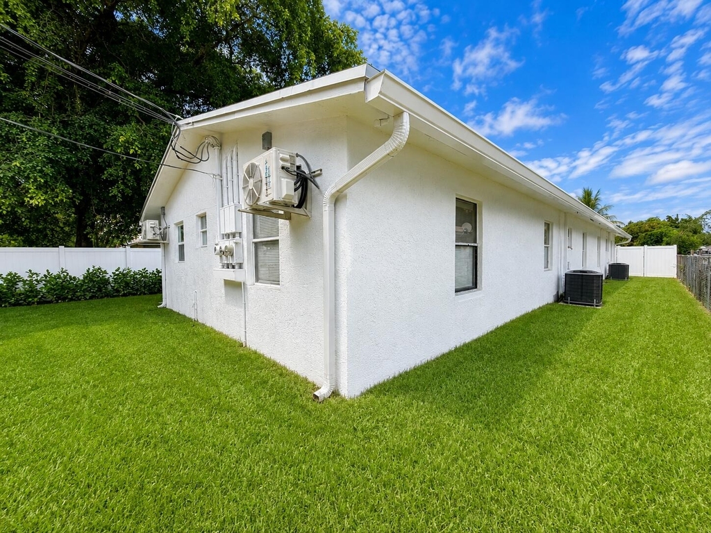 220 Nw 12th Court - Photo 7