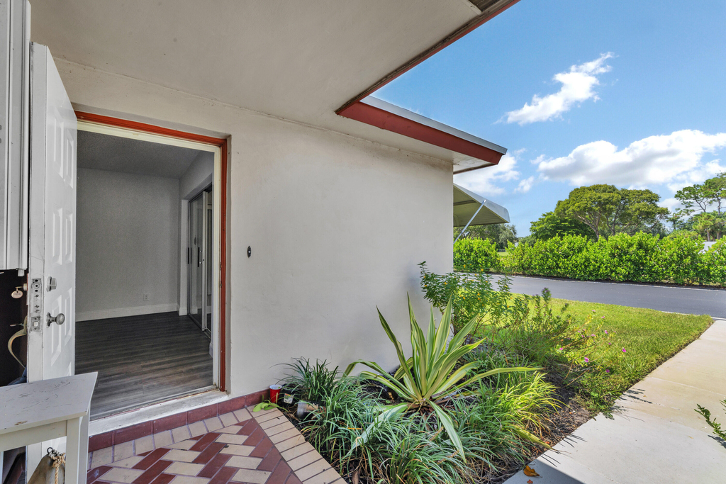 4550 Nw 4th Street - Photo 1