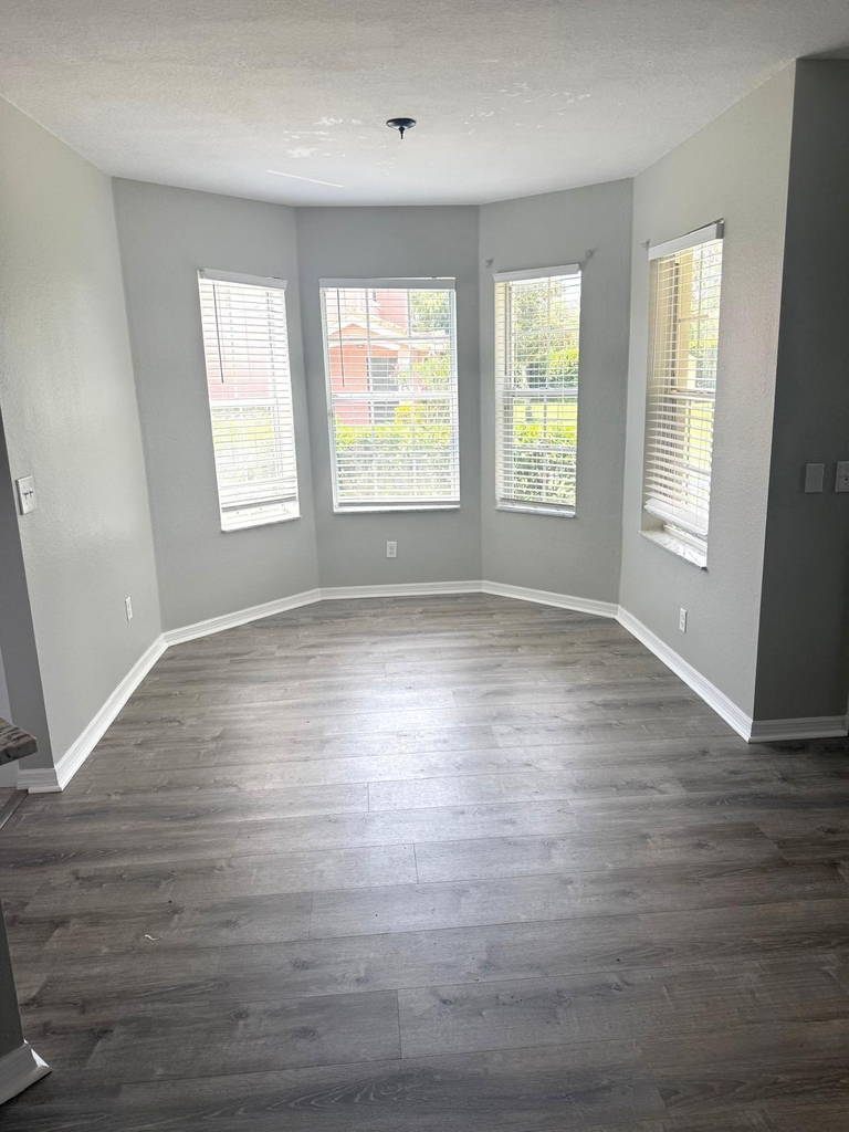 102 Sw Peacock Boulevard - Photo 2