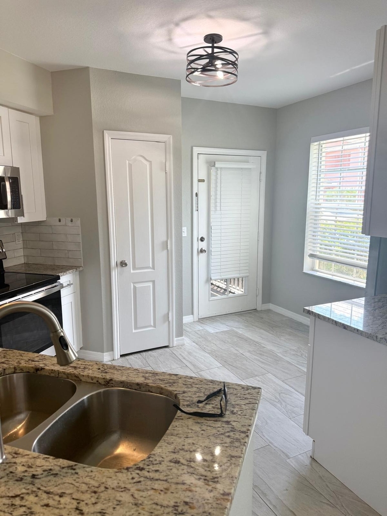 102 Sw Peacock Boulevard - Photo 3