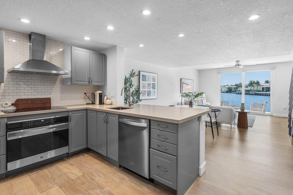 900 Jeffery Street - Photo 1