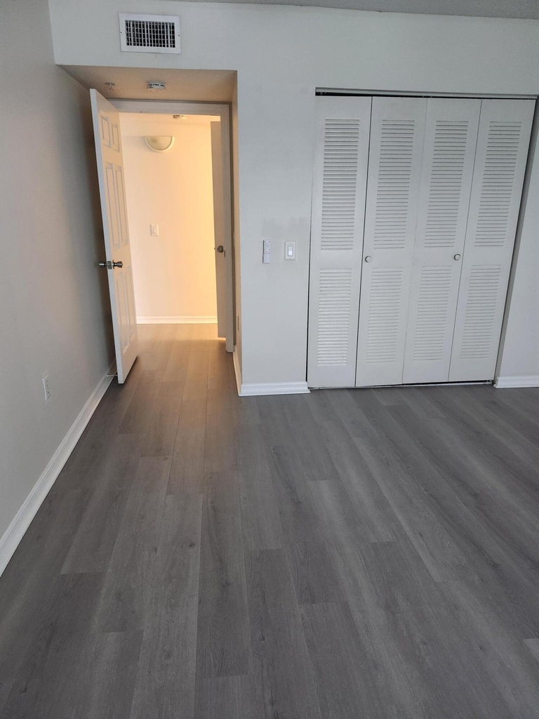 706 E Villa Circle - Photo 11