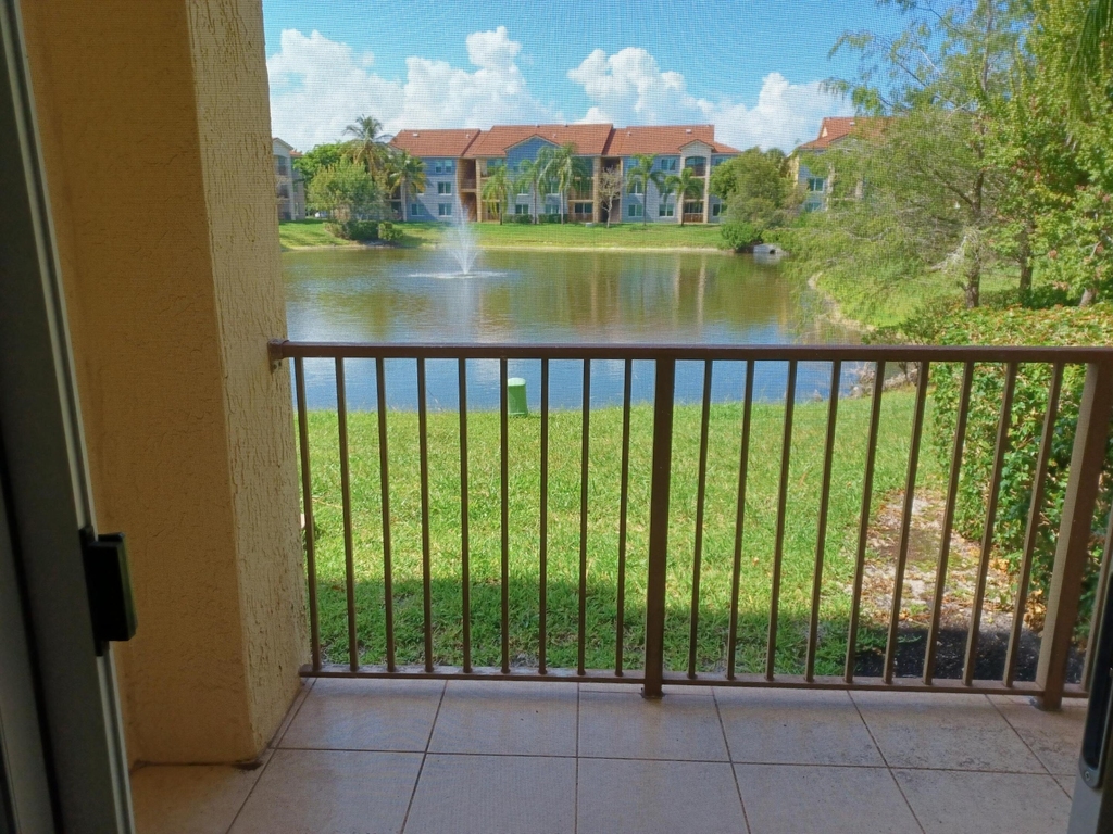 706 E Villa Circle - Photo 10