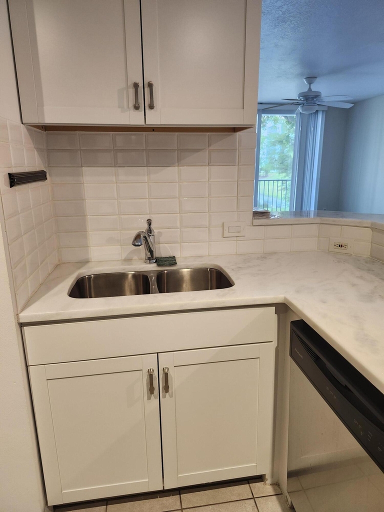 706 E Villa Circle - Photo 2