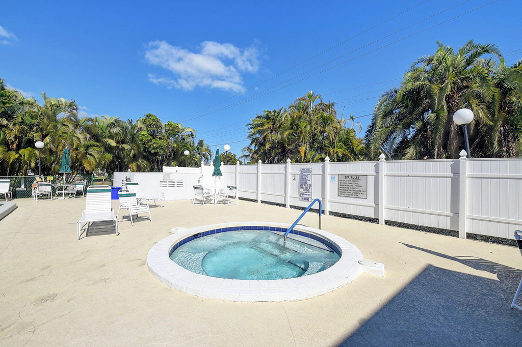 1670 Nw 18th Avenue - Photo 25