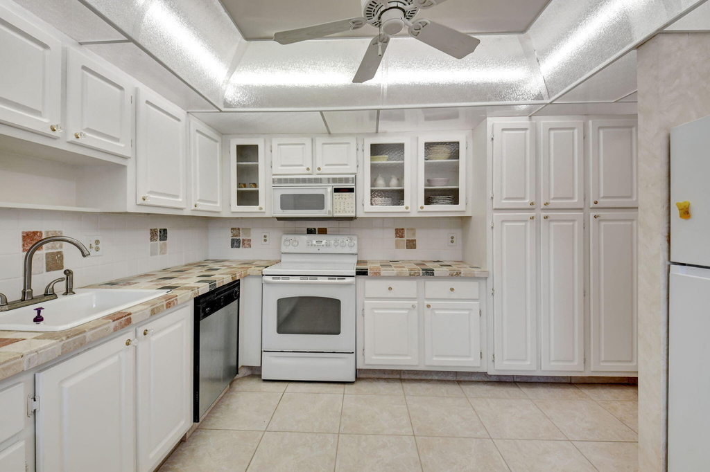 1670 Nw 18th Avenue - Photo 23