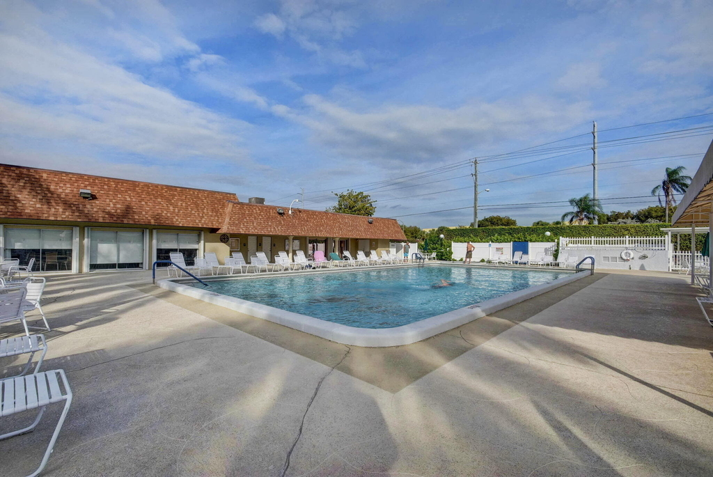 1670 Nw 18th Avenue - Photo 12
