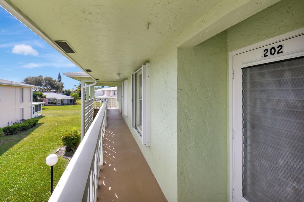 1670 Nw 18th Avenue - Photo 0