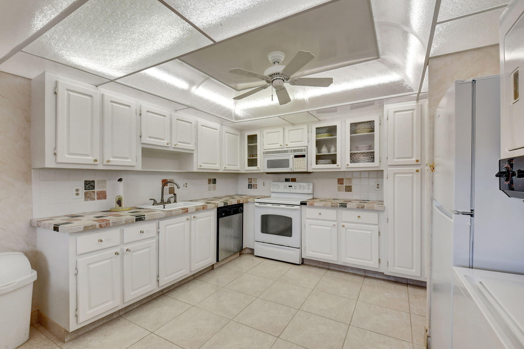 1670 Nw 18th Avenue - Photo 3