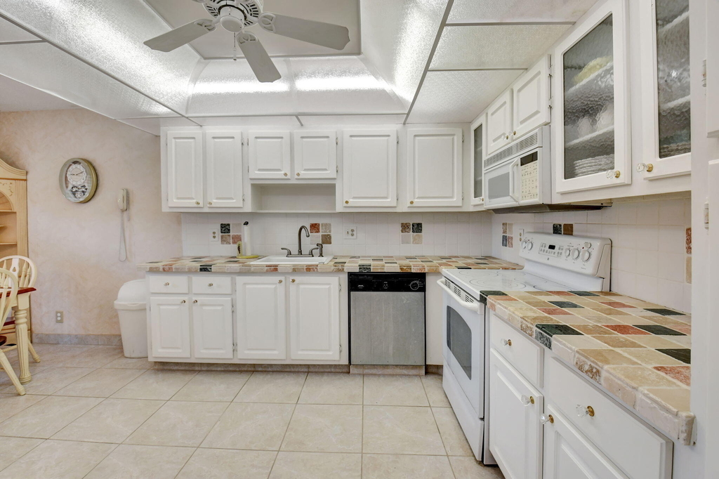 1670 Nw 18th Avenue - Photo 5