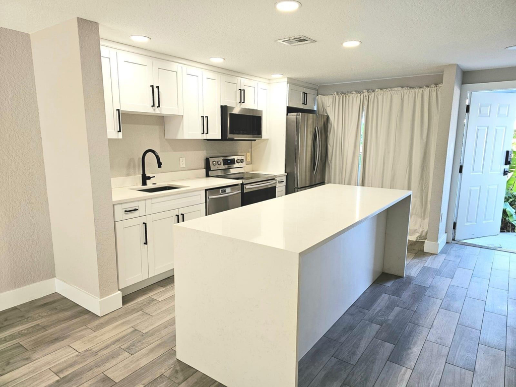 1102 E Jeffery Street - Photo 1