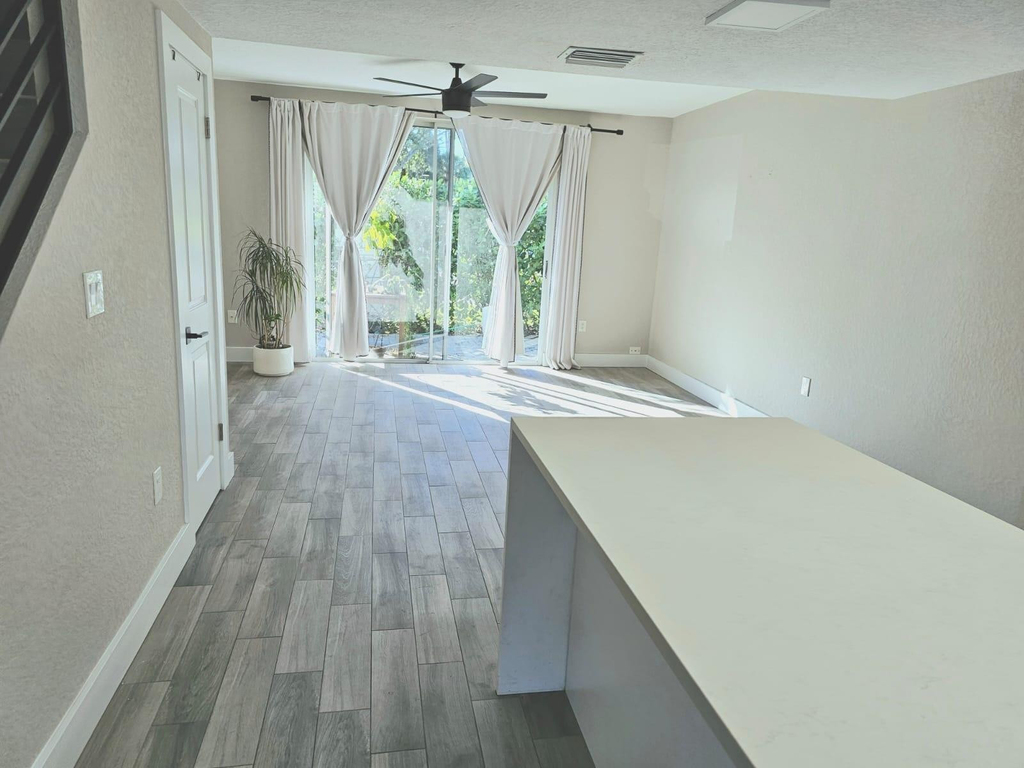 1102 E Jeffery Street - Photo 2
