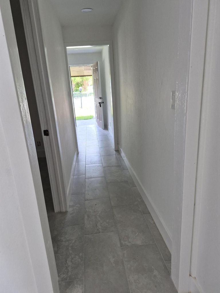 313 Sw 1st Terrace - Photo 2