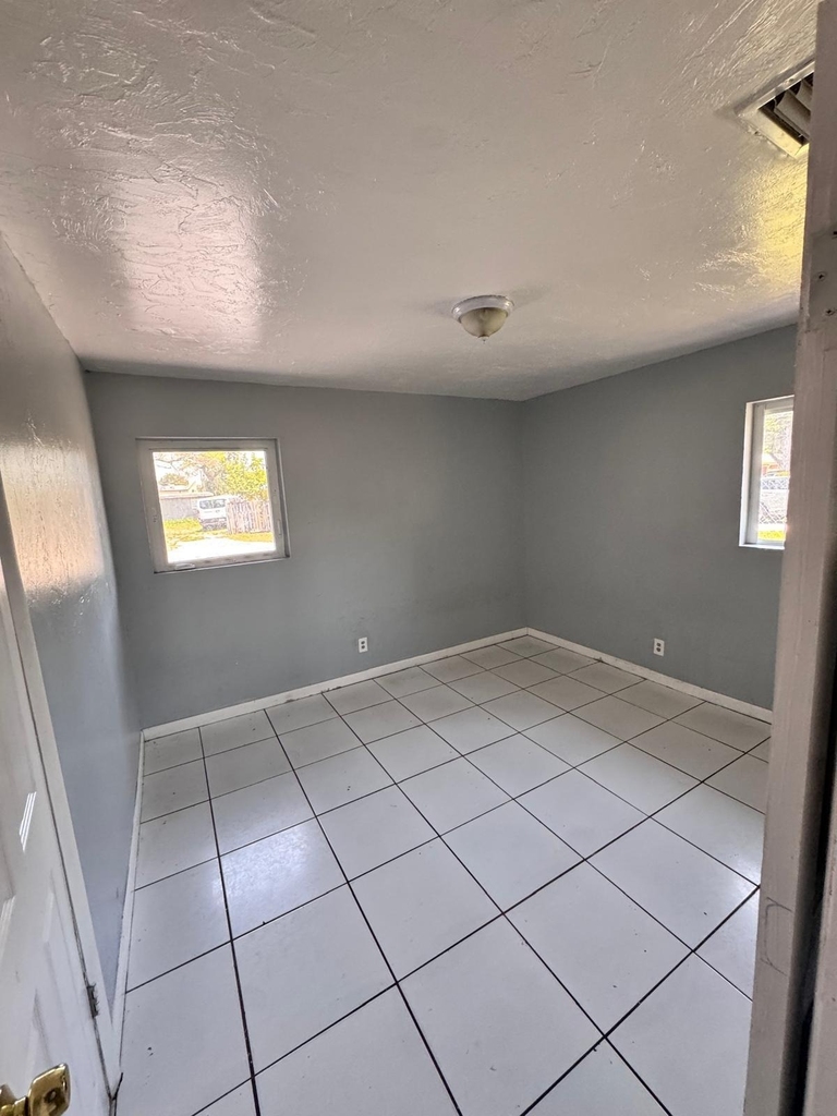 1132 Nw 5th Court - Photo 2