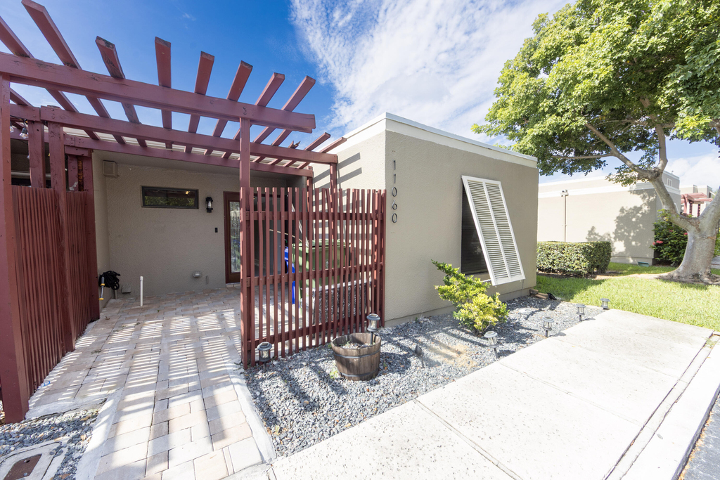 11060 S Lakeview Drive - Photo 4