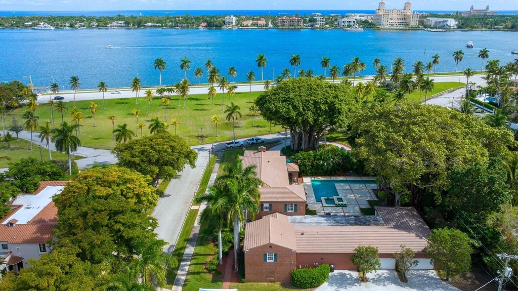 1125 N Flagler Drive - Photo 0