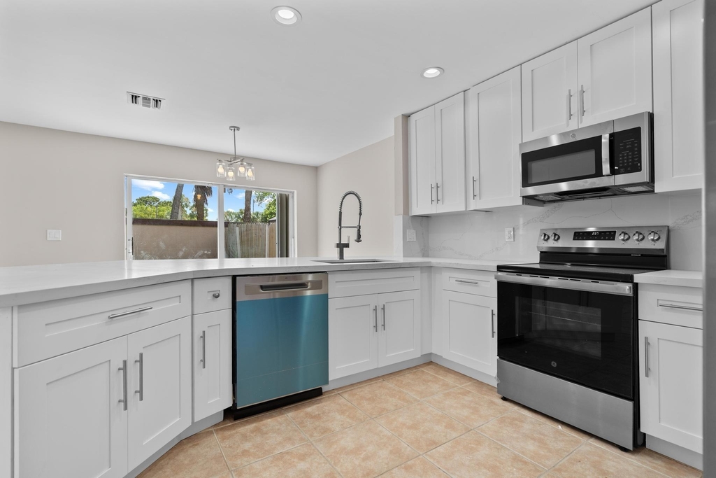 4250 Nw 1st Place - Photo 2